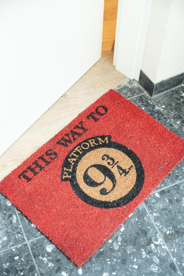 - Magical Harry Potter Apartment In Duisburg - 2 Mins Central Station Hbf - Kingsize Bed & Netflix - Eksteriør billede